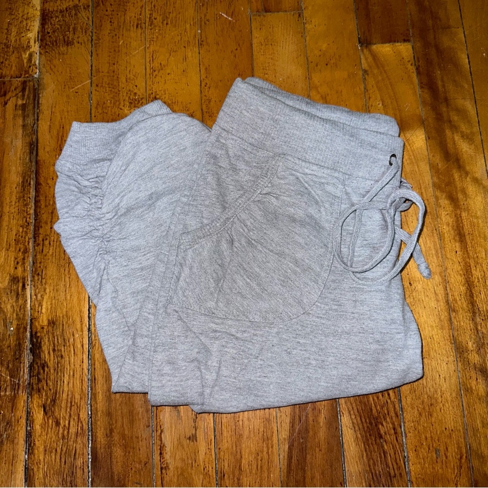 Gray Drawstring Capri Pants - Size XS/S